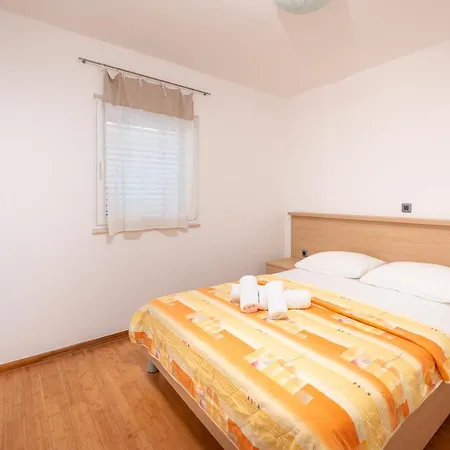 Kamena Apartment *