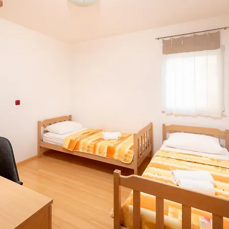 Kamena Apartment *