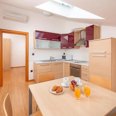 Kamena Apartment